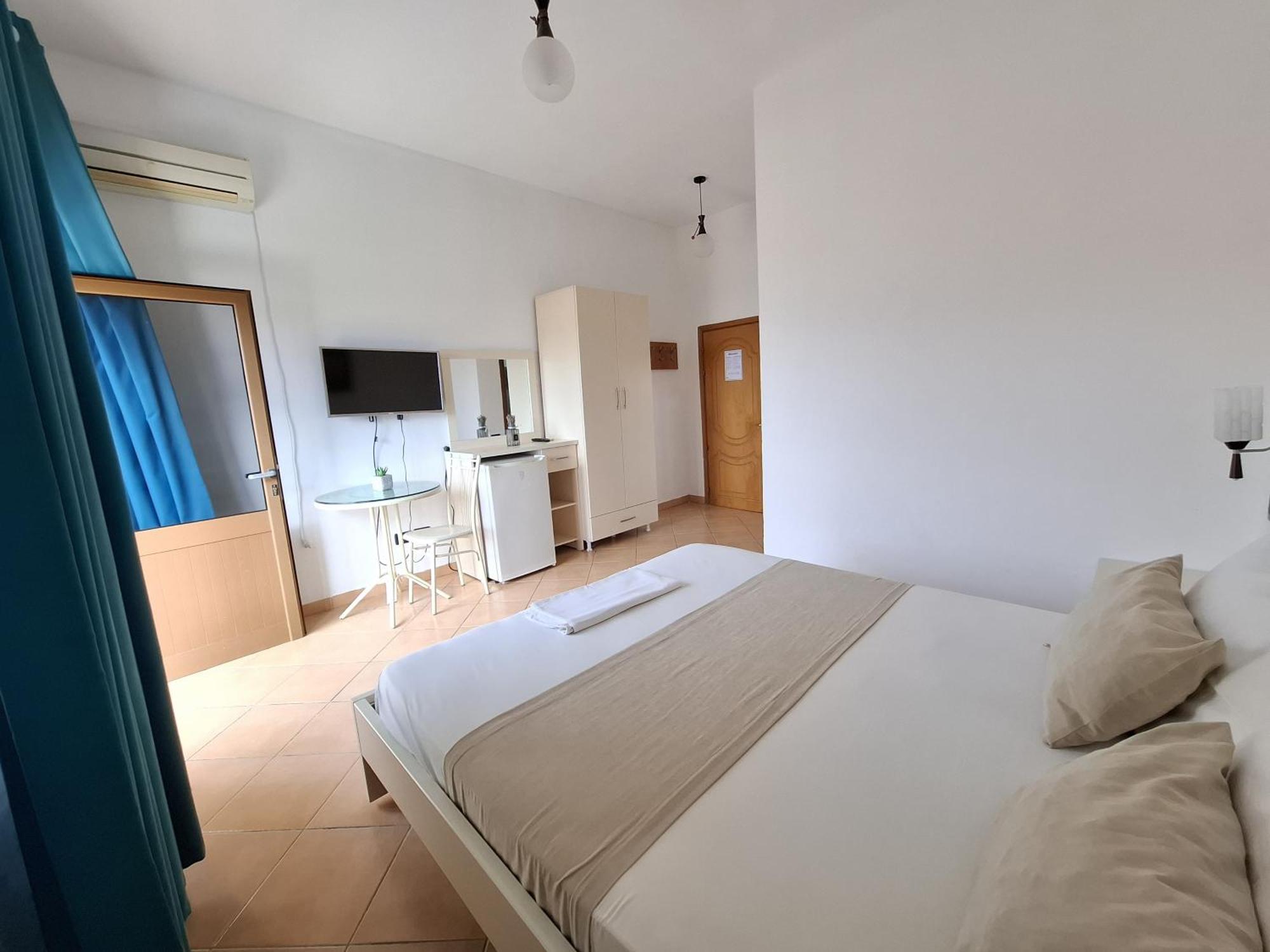 Hotel Sirena Radhime Exterior photo
